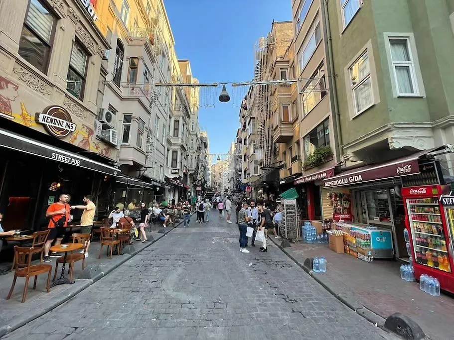 Cozy Place In Heart Of Taksim イスタンブール
